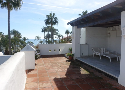 Ático en alquiler a corta temporada en Alcazaba Beach, Estepona Este