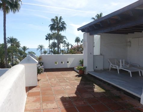 Ático en alquiler a corta temporada en Alcazaba Beach, Estepona East