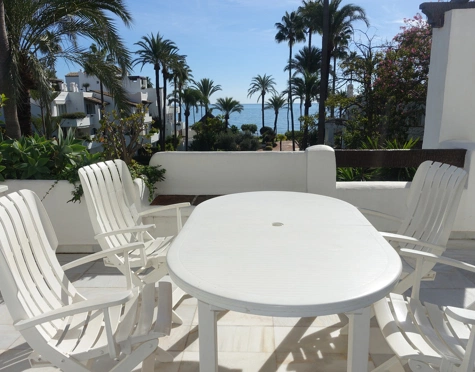 Ático en alquiler a corta temporada en Alcazaba Beach, Estepona East