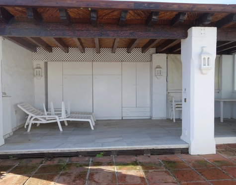Ático en alquiler a corta temporada en Alcazaba Beach, Estepona East