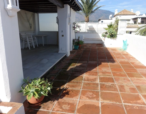 Ático en alquiler a corta temporada en Alcazaba Beach, Estepona East