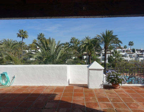 Ático en alquiler a corta temporada en Alcazaba Beach, Estepona East