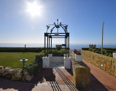 Ático en alquiler a corta temporada en Alcazaba Beach, Estepona East