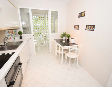Apartment for sale in Alcazaba Beach, Estepona East