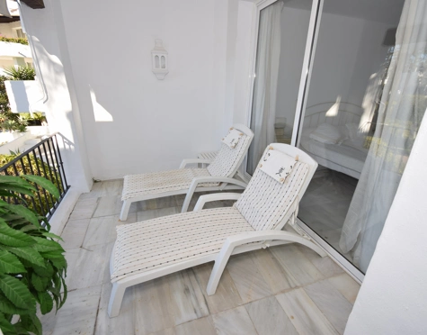 Apartment for sale in Alcazaba Beach, Estepona East