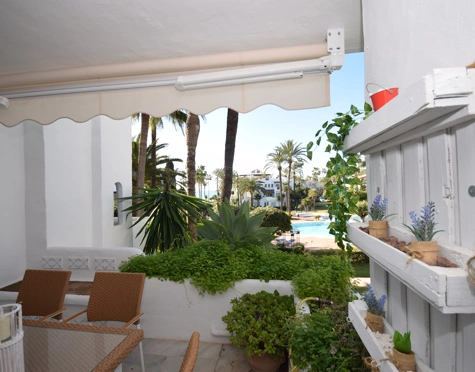 Apartment for sale in Alcazaba Beach, Estepona East