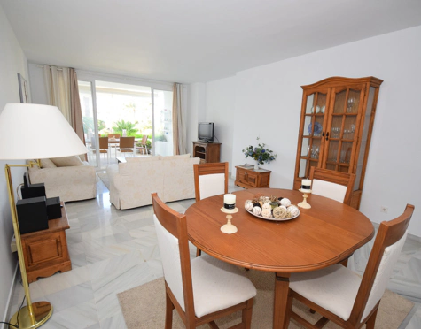 Apartment for sale in Alcazaba Beach, Estepona East