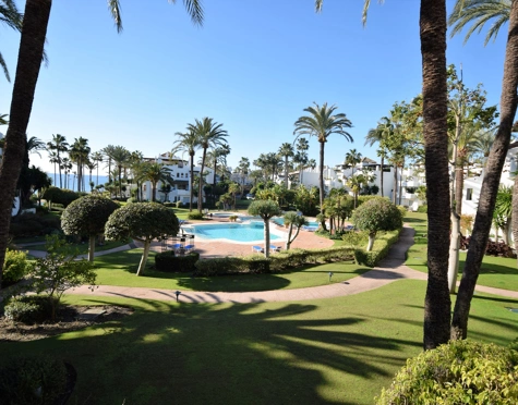 Apartamento en venta en Alcazaba Beach, Estepona Este