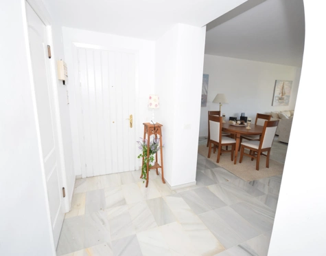 Apartment for sale in Alcazaba Beach, Estepona East