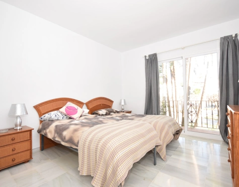 Apartment for sale in Alcazaba Beach, Estepona East
