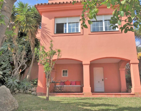 Villa en venta en Nueva Andalucia, Marbella