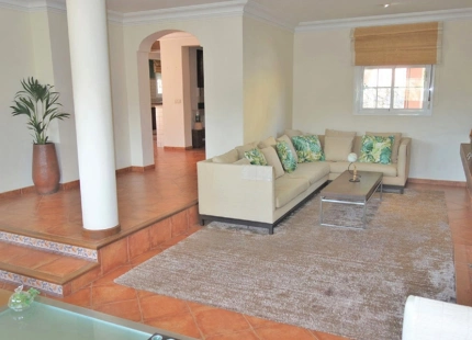 Villa en venta en Nueva Andalucia, Marbella