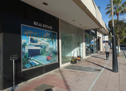 Shop for long term rent in Marbella - Puerto Banus