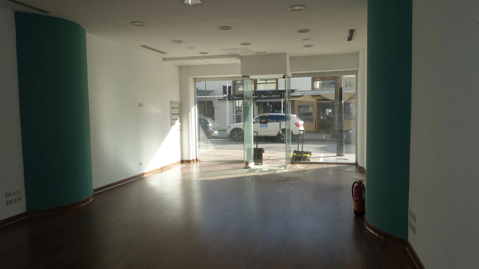 Shop for long term rent in Marbella - Puerto Banus