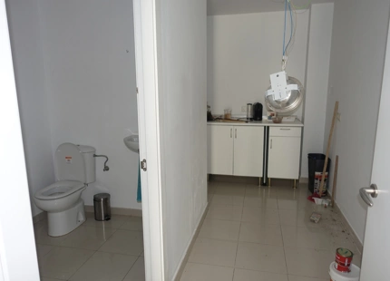 Shop for long term rent in Marbella - Puerto Banus
