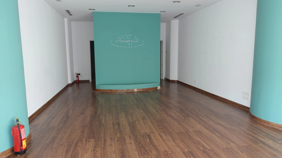 Shop for long term rent in Marbella - Puerto Banus
