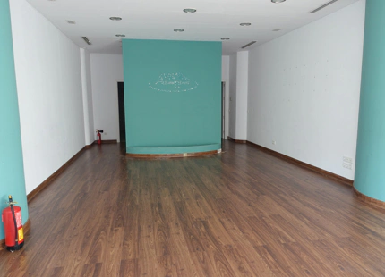 Shop for long term rent in Marbella - Puerto Banus