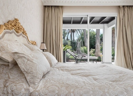 Villa en venta en El Paraiso, Estepona Este