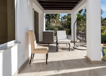 Villa en venta en El Paraiso, Estepona Este