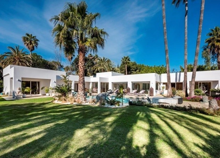 Villa en venta en El Paraiso, Estepona Este