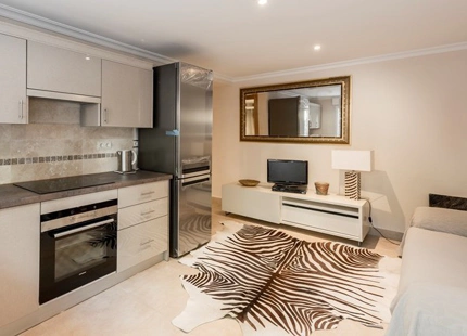 Villa en venta en El Paraiso, Estepona Este