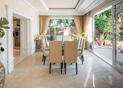 Villa en venta en El Paraiso, Estepona Este