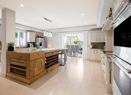 Villa en venta en El Paraiso, Estepona Este