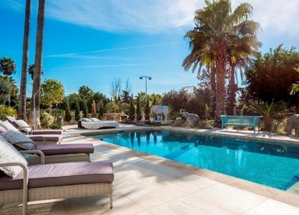 Villa en venta en El Paraiso, Estepona Este