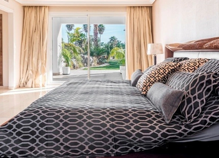 Villa en venta en El Paraiso, Estepona Este