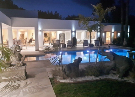 Villa en venta en El Paraiso, Estepona Este
