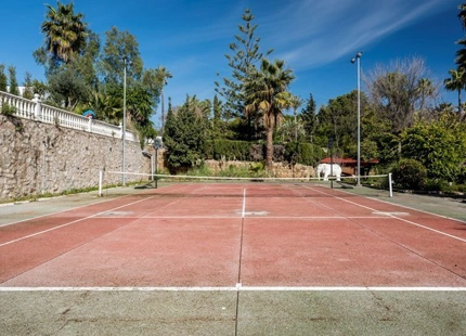 Villa en venta en El Paraiso, Estepona Este