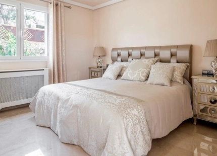Villa en venta en El Paraiso, Estepona Este