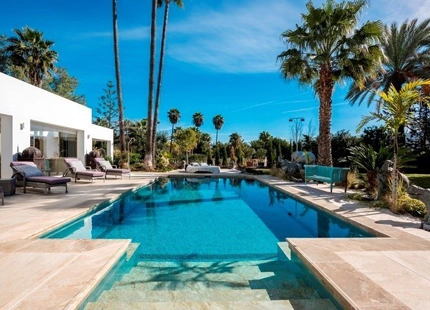 Villa en venta en El Paraiso, Estepona Este