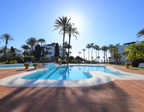 Apartamento Planta Baja en alquiler a corta temporada en Alcazaba Beach, Estepona East