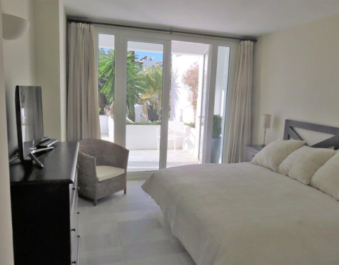 Apartamento Planta Baja en alquiler a corta temporada en Alcazaba Beach, Estepona East