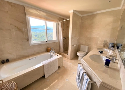 Villa en venta en Benahavis