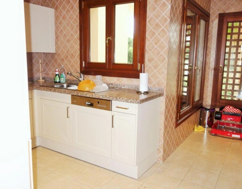 Apartment for sale in New Golden Mile, Estepona East