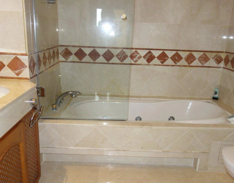 Apartment for sale in New Golden Mile, Estepona East