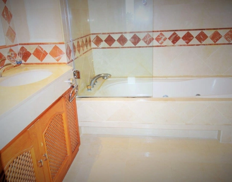 Apartment for sale in New Golden Mile, Estepona East