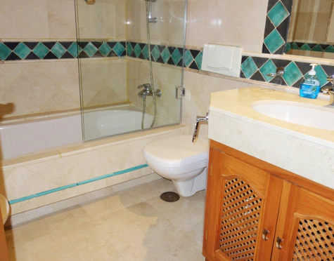 Apartment for sale in New Golden Mile, Estepona East