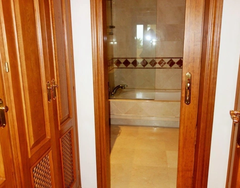 Apartment for sale in New Golden Mile, Estepona East