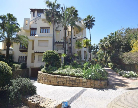 Apartment for sale in New Golden Mile, Estepona East