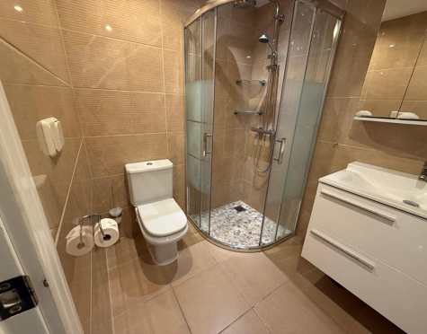 Apartamento en venta en Los Arqueros, Benahavis