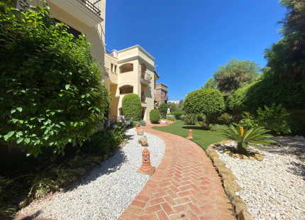 Apartamento en venta en Los Arqueros, Benahavis