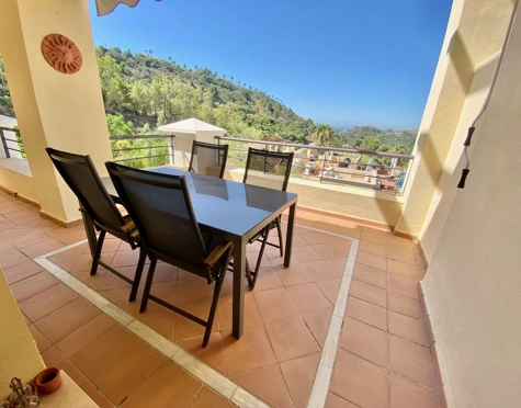Apartamento en venta en Los Arqueros, Benahavis