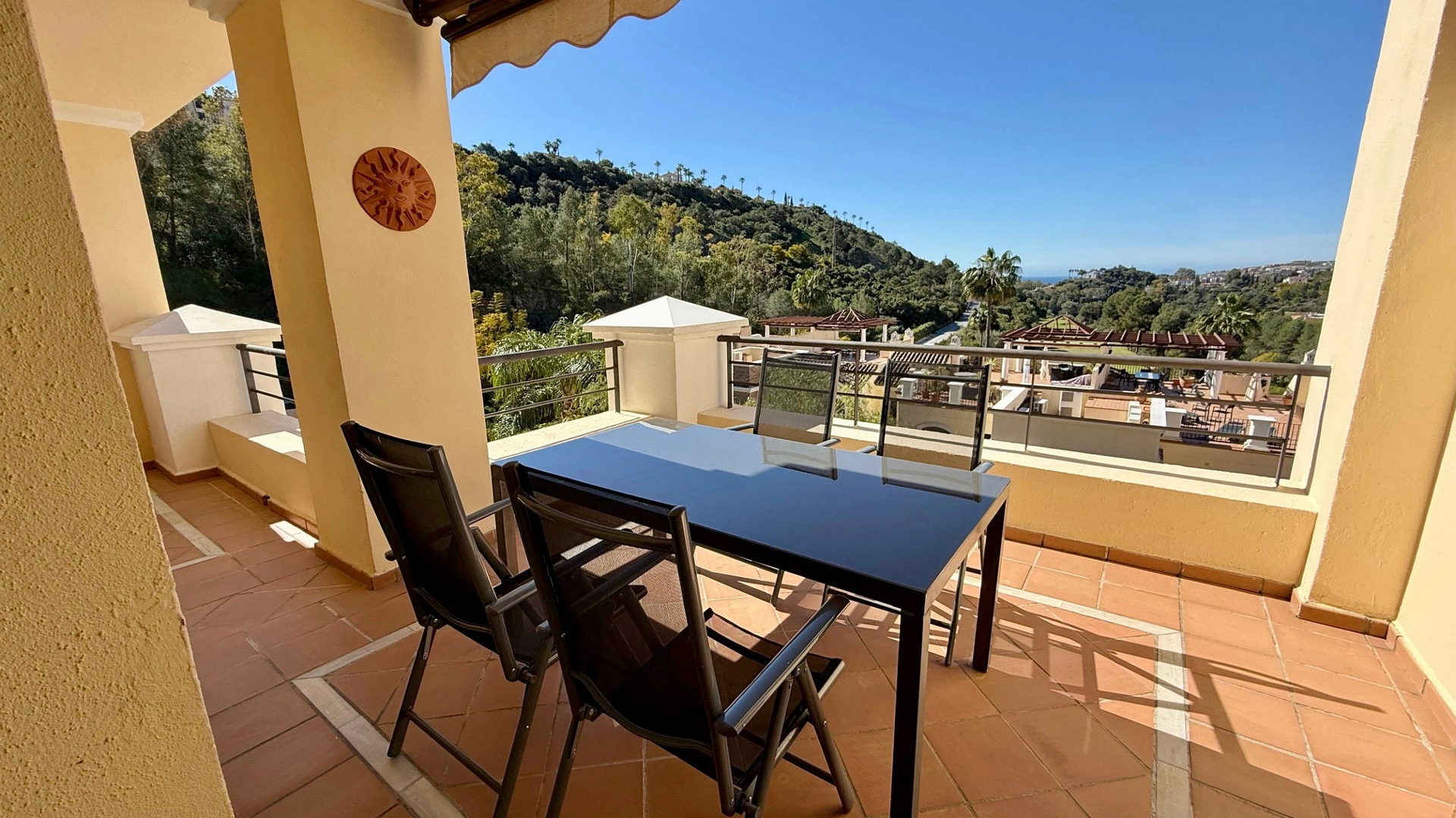 Apartamento en venta en Los Arqueros, Benahavis