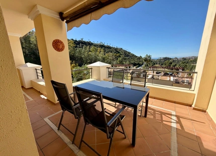 Apartamento en venta en Los Arqueros, Benahavis