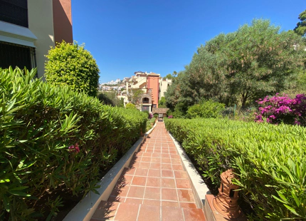 Apartamento en venta en Los Arqueros, Benahavis