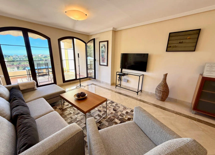 Apartamento en venta en Los Arqueros, Benahavis