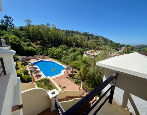 Apartamento en venta en Los Arqueros, Benahavis